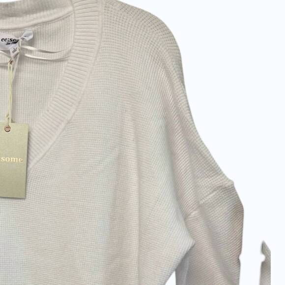 NEW EE:SOME women's pullover sweater in white - Picture 3 of 3